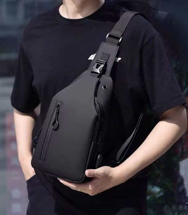 Trendy men's chest bag